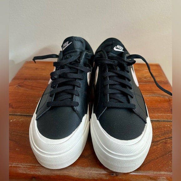 Women's Nike Court Legacy Lift Platform Sneakers in Black and Violet Size 10 - Picture 2 of 7